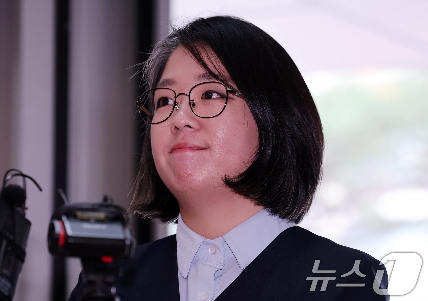 (서울=뉴스1) 박지혜 기자 = 용혜인 성평등가족부 장관 후보자가 2일 오전 서울 서대문구 한국청소년활동진흥원에 마련된 인사청문회 준비사무실로 첫 출근하고 있다. 2026.9.2/ …