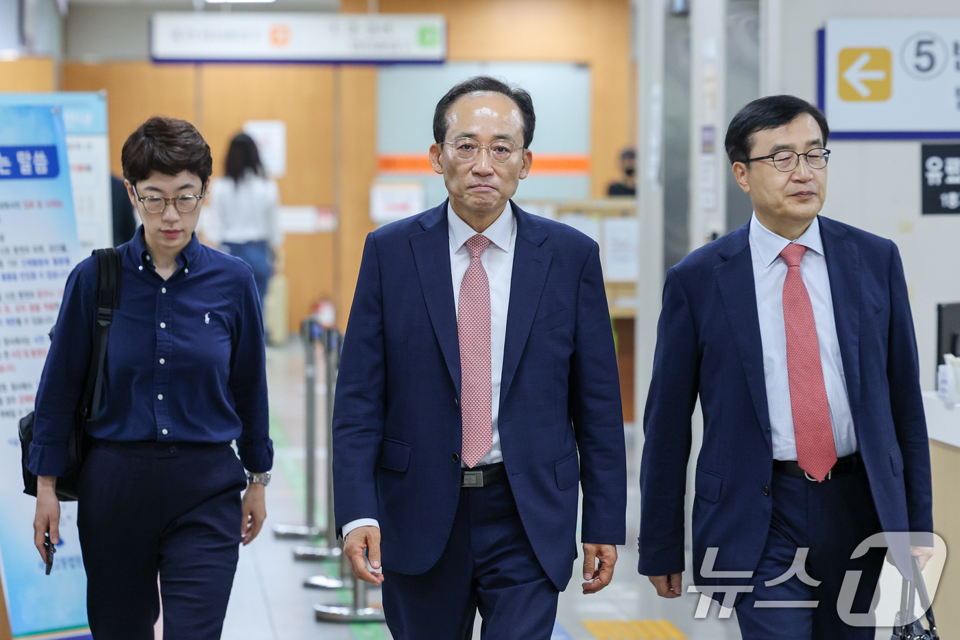 (서울=뉴스1) 안은나 기자 = 12·3 비상계엄 당시 국민의힘 원내대표로서 국회의 계엄 해제 표결을 방해한 혐의를 받는 추경호 대구시장이 2일 서울 서초구 중앙지방법원에서 열린 …