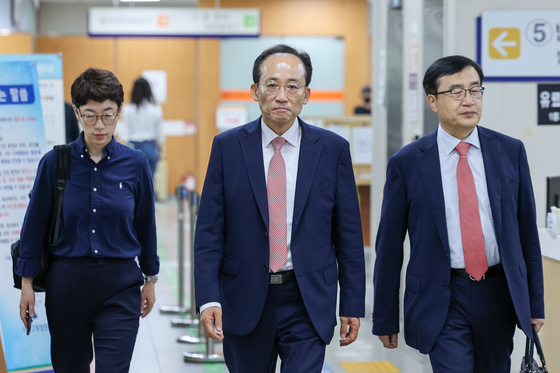 '계엄 표결 해제 방해 혐의' 추경호 시장 공판 출석