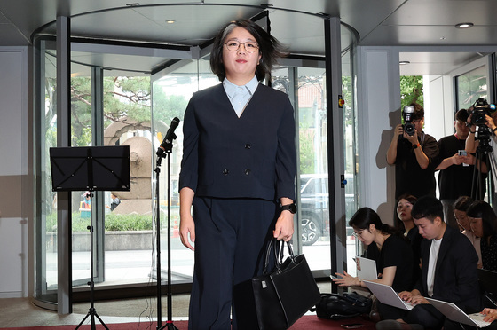 첫 출근하는 용혜인 후보자