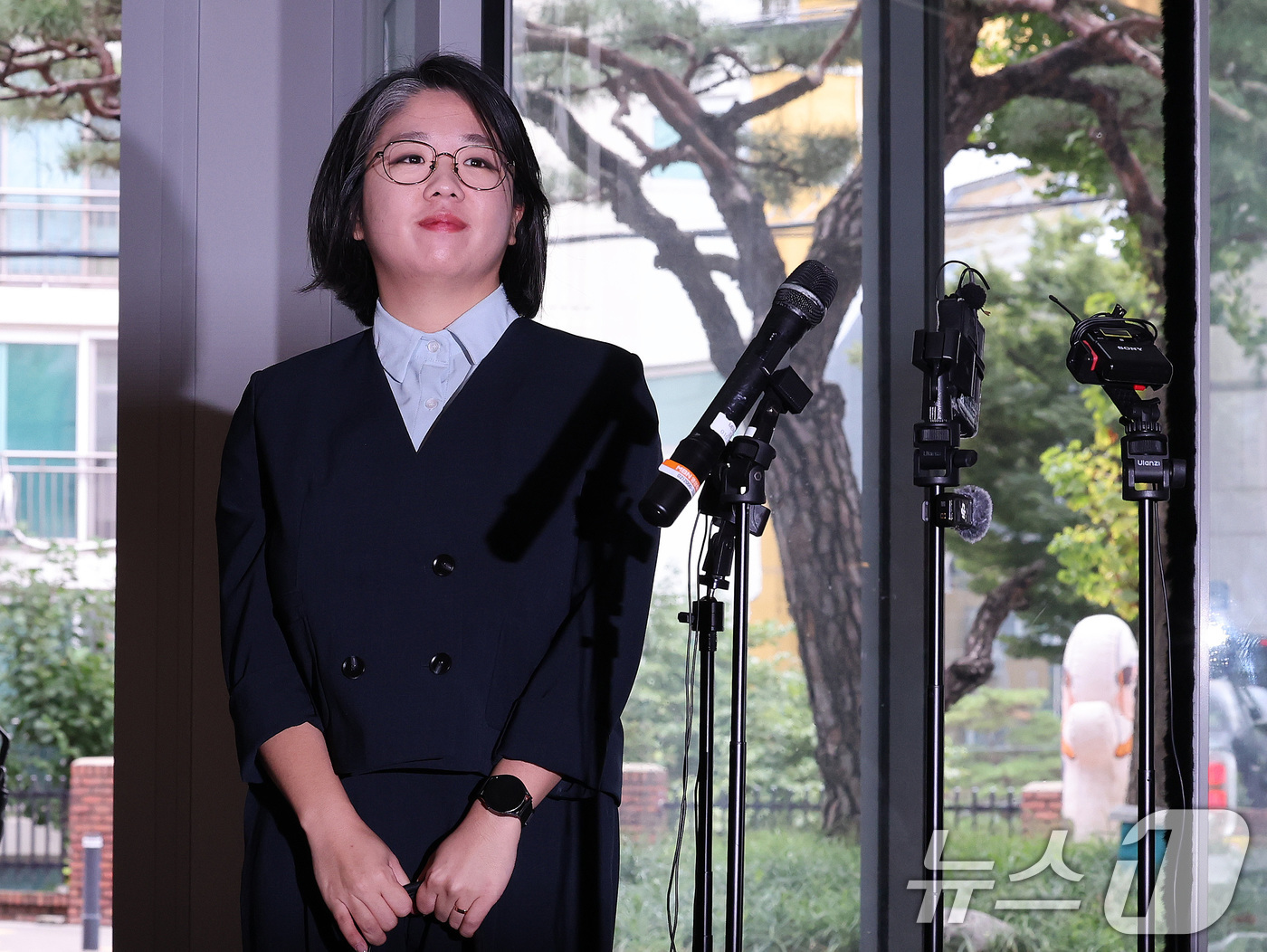 (서울=뉴스1) 박지혜 기자 = 용혜인 성평등가족부 장관 후보자가 2일 오전 서울 서대문구 한국청소년활동진흥원에 마련된 인사청문회 준비사무실로 첫 출근하고 있다. 2026.9.2/ …
