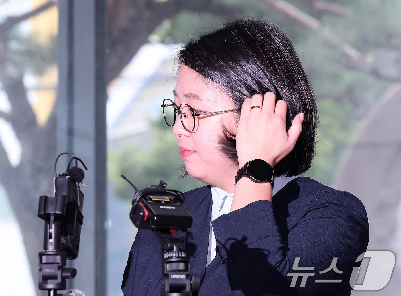 (서울=뉴스1) 박지혜 기자 = 용혜인 성평등가족부 장관 후보자가 2일 오전 서울 서대문구 한국청소년활동진흥원에 마련된 인사청문회 준비사무실로 첫 출근하고 있다. 2026.9.2/ …