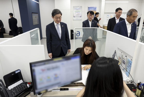 이억원 금융위원장, SCB 시범운용 현장방문