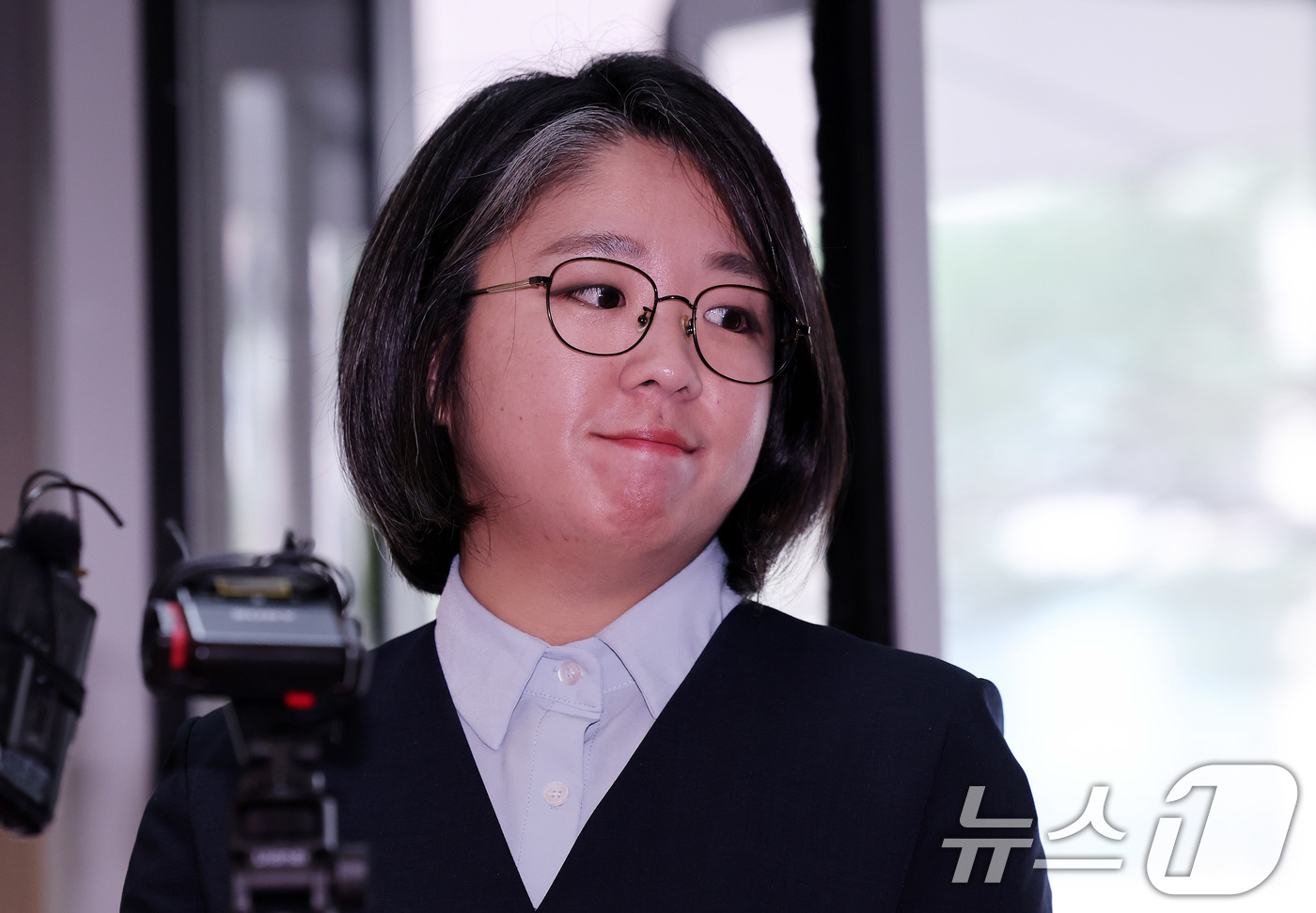 (서울=뉴스1) 박지혜 기자 = 용혜인 성평등가족부 장관 후보자가 2일 오전 서울 서대문구 한국청소년활동진흥원에 마련된 인사청문회 준비사무실로 첫 출근하고 있다. 2026.9.2/ …