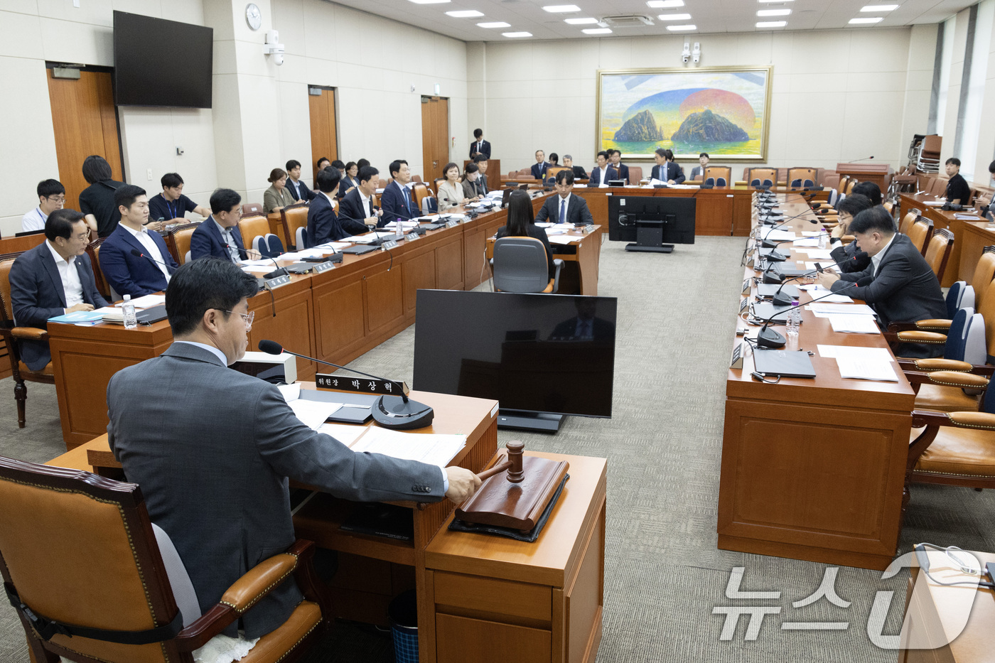 (서울=뉴스1) 신웅수 기자 = 박상혁 소위원장이 2일 서울 여의도 국회에서 열린 정무위원회 법안심사제1소위원회를 주재하고 있다. 2026.9.2/뉴스1