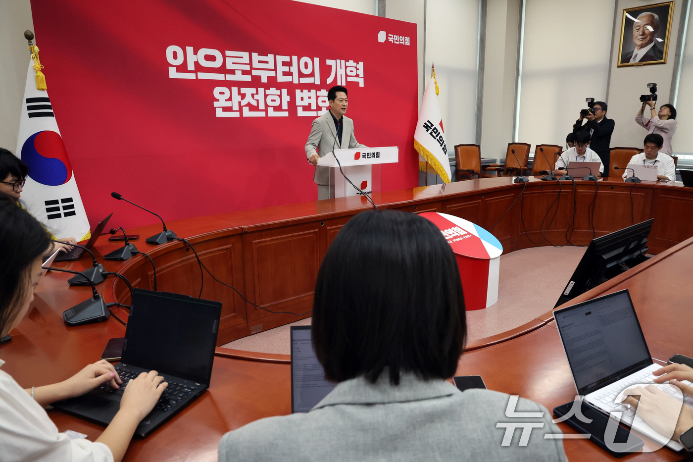 (서울=뉴스1) 황기선 기자 = 장동혁 국민의힘 대표가 2일 오전 서울 여의도 국회에서 현안 관련 기자회견을 하고 있다. 2026.9.2/뉴스1
