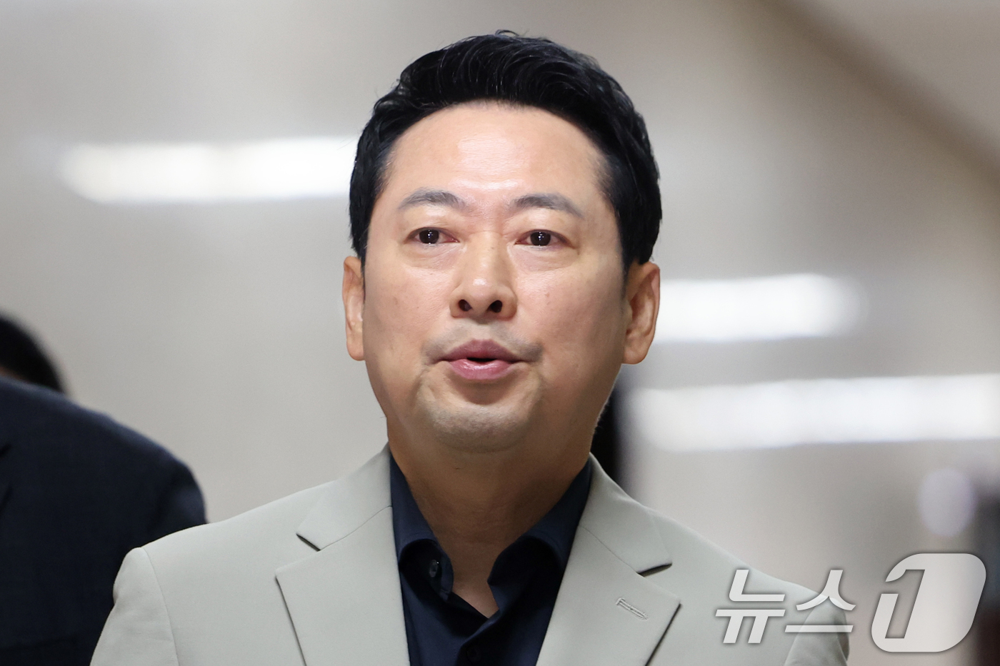 (서울=뉴스1) 황기선 기자 = 장동혁 국민의힘 대표가 2일 오전 서울 여의도 국회에서 현안 관련 기자회견을 위해 발걸음을 옮기고 있다.  2026.9.2/뉴스1