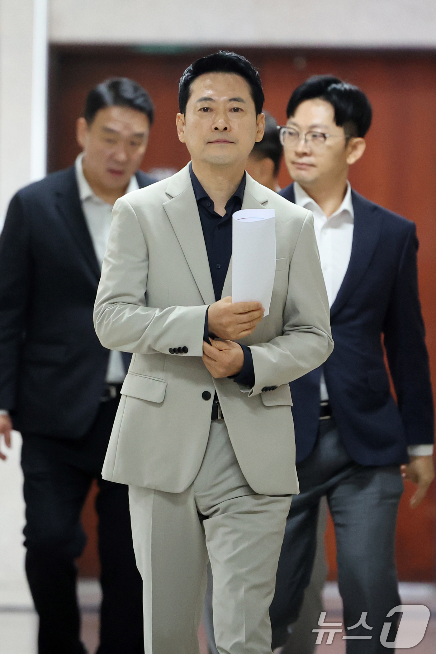 (서울=뉴스1) 황기선 기자 = 장동혁 국민의힘 대표가 2일 오전 서울 여의도 국회에서 현안 관련 기자회견을 위해 발걸음을 옮기고 있다.  2026.9.2/뉴스1