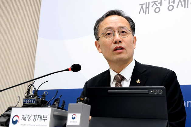 기자간담회 하는 이형일 재경부 장관 후보