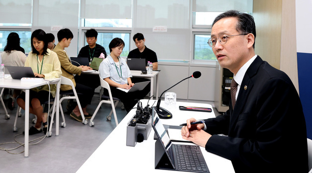 정책방향 밝히는 이형일 재경부 장관 후보