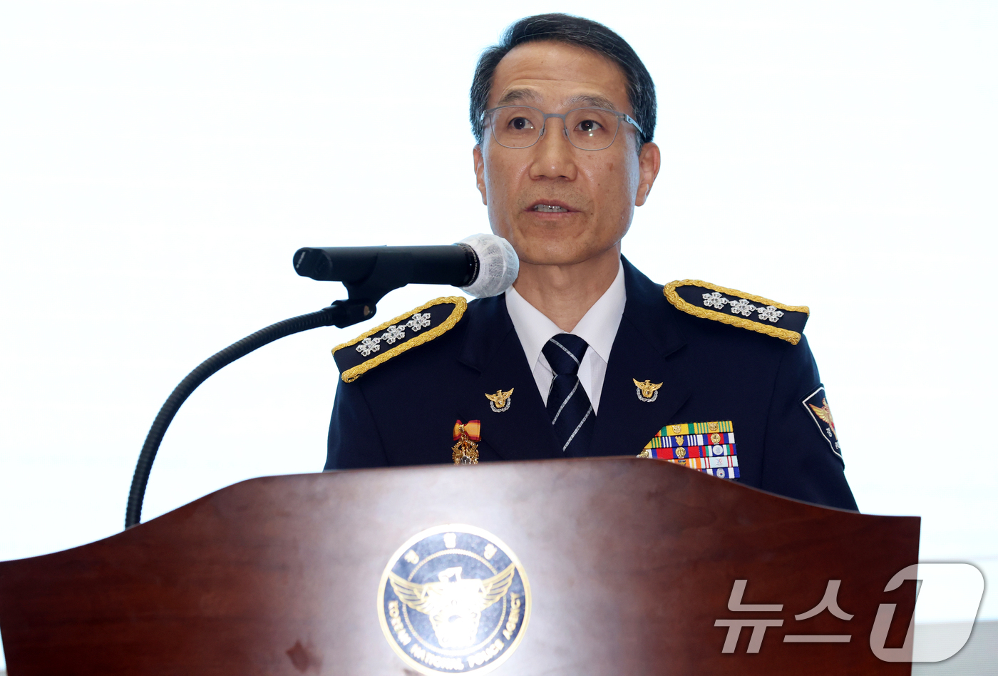 (서울=뉴스1) 김명섭 기자 = 유재성 경찰청장 직무대행(제45대 경찰청 차장)이 2일 서울 서대문구 경찰청에서 열린 이임식에서 이임사를 하고 있다.  2026.9.2/뉴스1