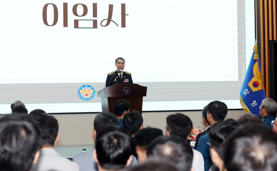 이임사하는 유재성 직무대행