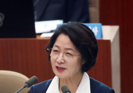 임기 첫 대집행부 질문에 답하는 추미애 도지사