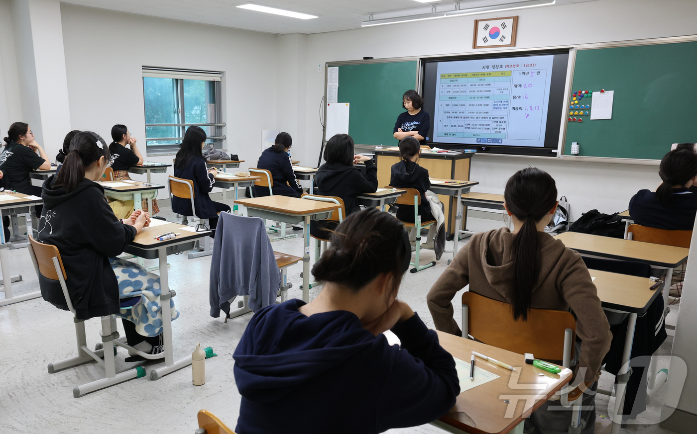 (대전=뉴스1) 김기태 기자 = 2027학년도 대학수학능력시험 9월 모의평가가 치뤄진 2일 대전 유성구 대덕고에서 학생들이 시험을 준비하고 있다. 2026.9.2/뉴스1