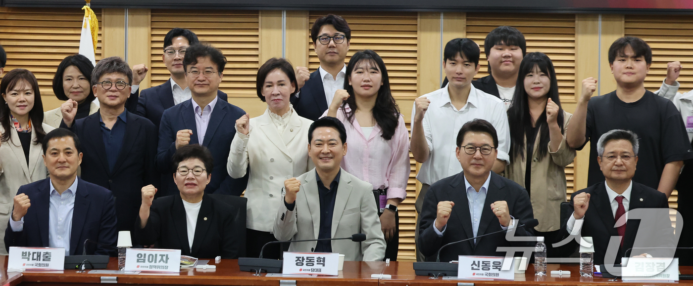 (서울=뉴스1) 황기선 기자 = 장동혁 국민의힘 대표가 2일 오전 서울 여의도 국회 의원회관에서 열린 '대한민국 청년 내집마련 가능한가 -청년이 묻고 전문가들이 답하다' 토론회에서 …
