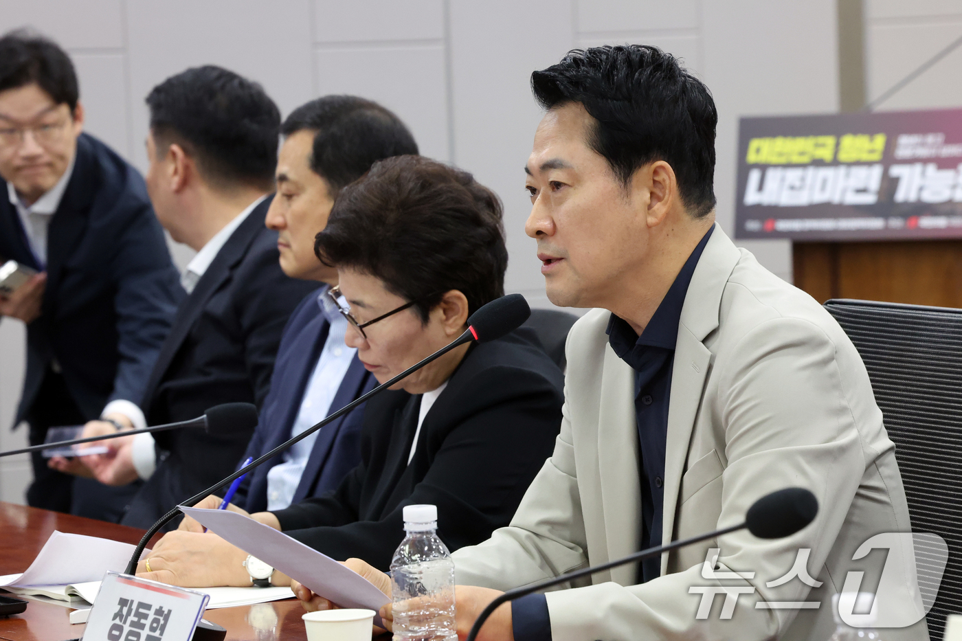 (서울=뉴스1) 황기선 기자 = 장동혁 국민의힘 대표가 2일 오전 서울 여의도 국회 의원회관에서 열린 '대한민국 청년 내집마련 가능한가 -청년이 묻고 전문가들이 답하다' 토론회에서 …