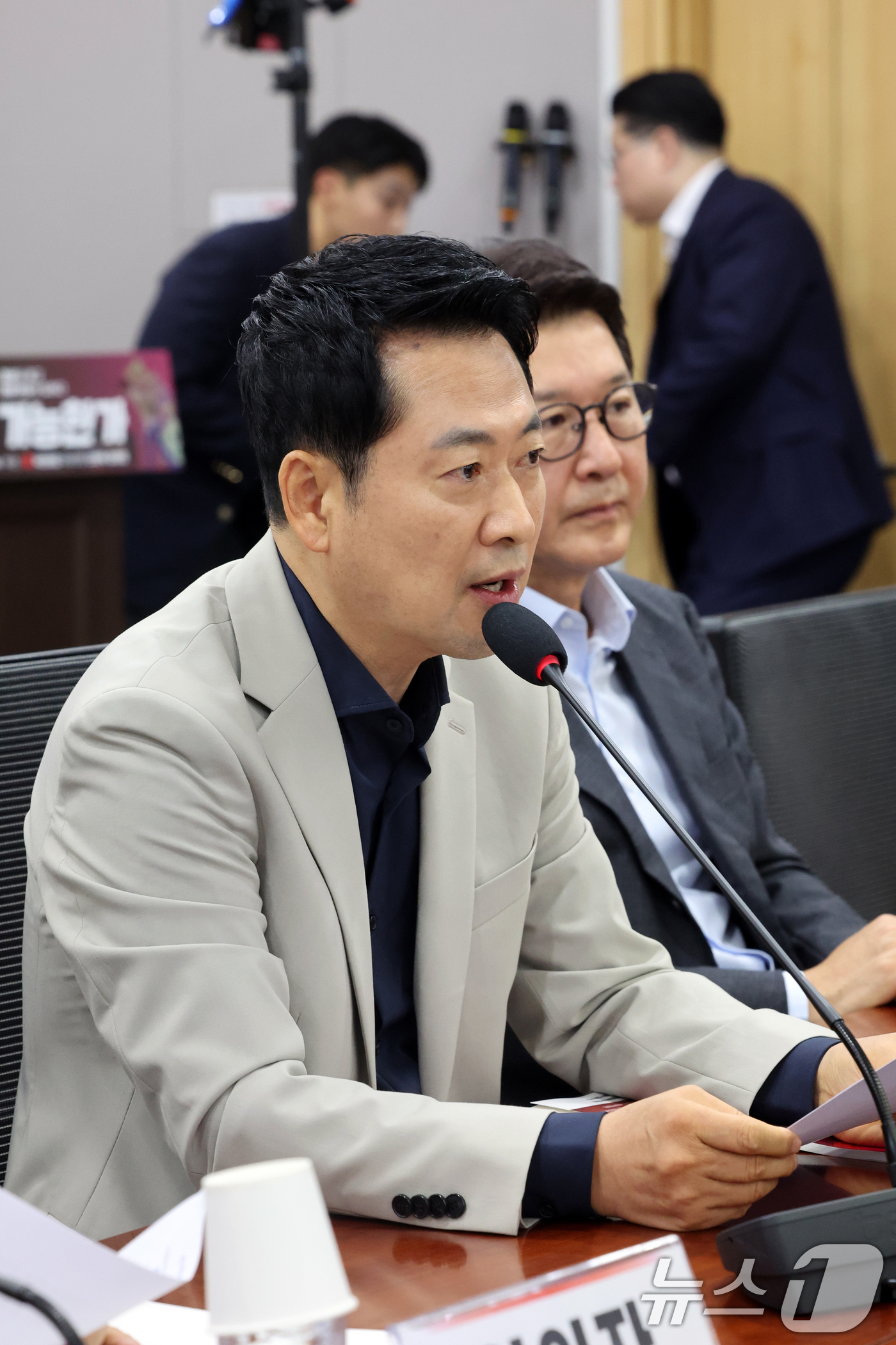 (서울=뉴스1) 황기선 기자 = 장동혁 국민의힘 대표가 2일 오전 서울 여의도 국회 의원회관에서 열린 '대한민국 청년 내집마련 가능한가 -청년이 묻고 전문가들이 답하다' 토론회에서 …