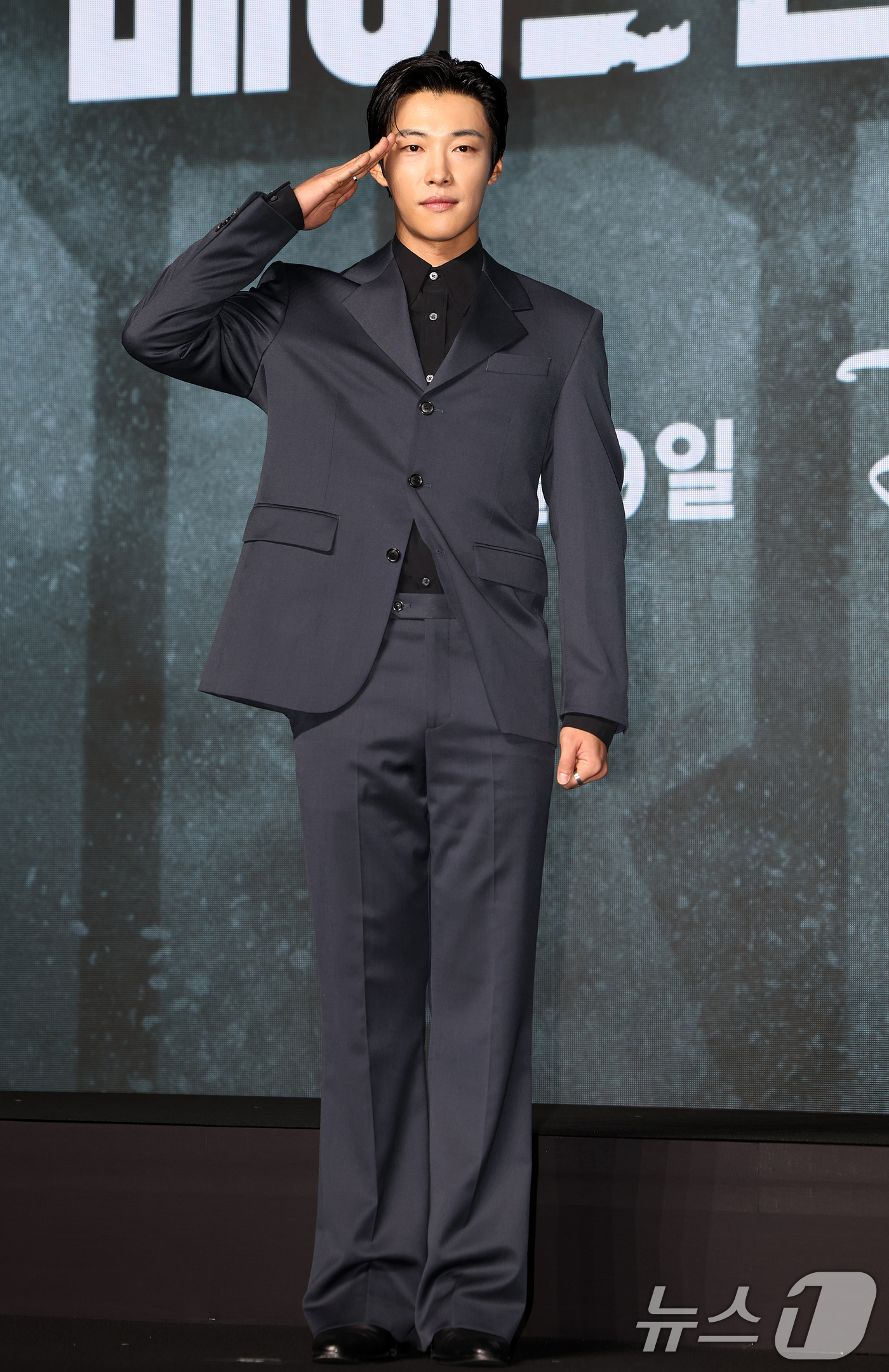 (서울=뉴스1) 김진환 기자 = 배우 우도환이 2일 서울 영등포구 콘래드서울호텔 그랜드볼룸에서 진행된 디즈니+ 오리지널 시리즈 '메이드 인 코리아2' 제작발표회에 참석해 포즈를 취 …