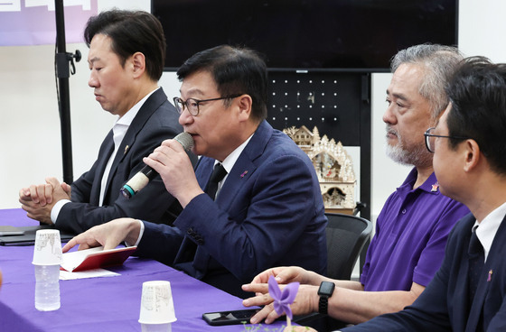 이태원참사 추모공간 찾은 정점식 원내대표