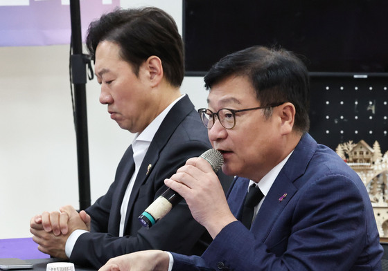 이태원참사 유가족 만난 정점식 원내대표