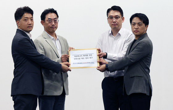 "재생에너지 담아낼 시장이 없다"