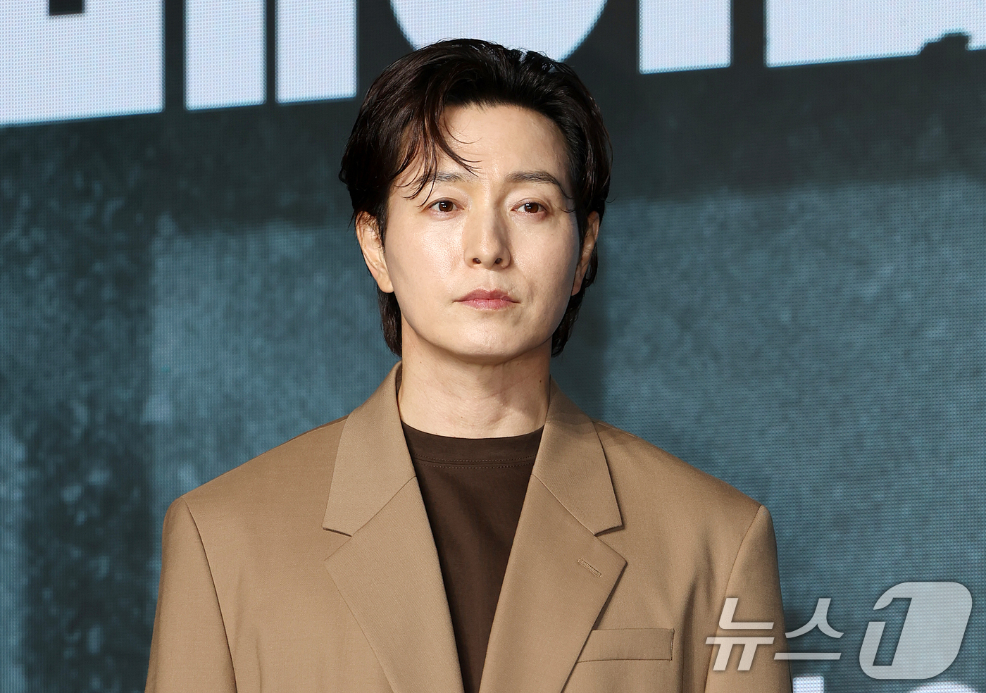 (서울=뉴스1) 김진환 기자 = 배우 정성일이 2일 서울 영등포구 콘래드서울호텔 그랜드볼룸에서 진행된 디즈니+ 오리지널 시리즈 '메이드 인 코리아2' 제작발표회에 참석해 포즈를 취 …