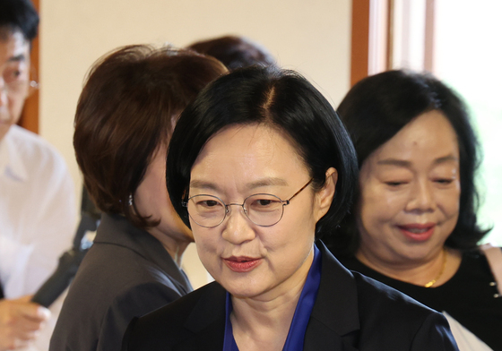여권통문의 날 기념식 참석하는 한성숙 총리