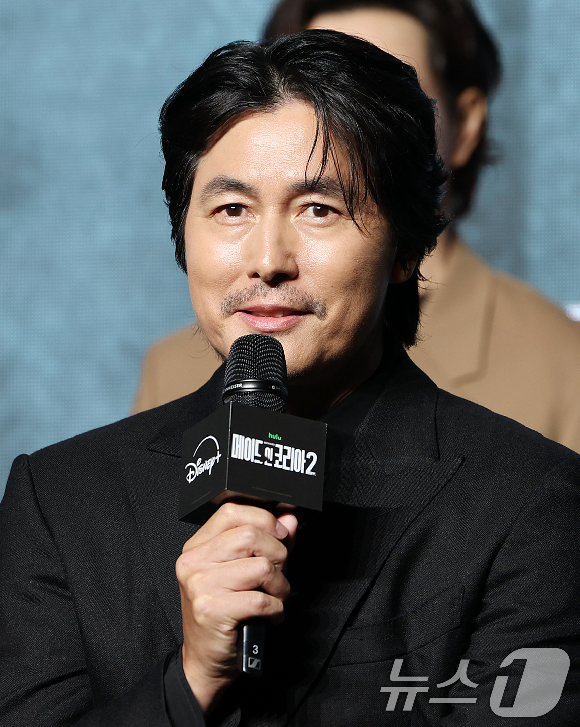 (서울=뉴스1) 김진환 기자 = 배우 정우성이 2일 서울 영등포구 콘래드서울호텔 그랜드볼룸에서 진행된 디즈니+ 오리지널 시리즈 '메이드 인 코리아2' 제작발표회에 참석해 취재진 질 …