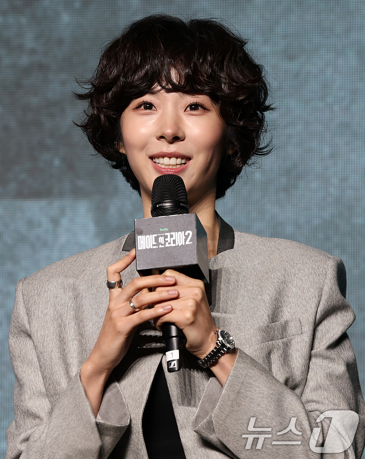 (서울=뉴스1) 김진환 기자 = 배우 서은수가 2일 서울 영등포구 콘래드서울호텔 그랜드볼룸에서 진행된 디즈니+ 오리지널 시리즈 '메이드 인 코리아2' 제작발표회에 참석해 취재진 질 …