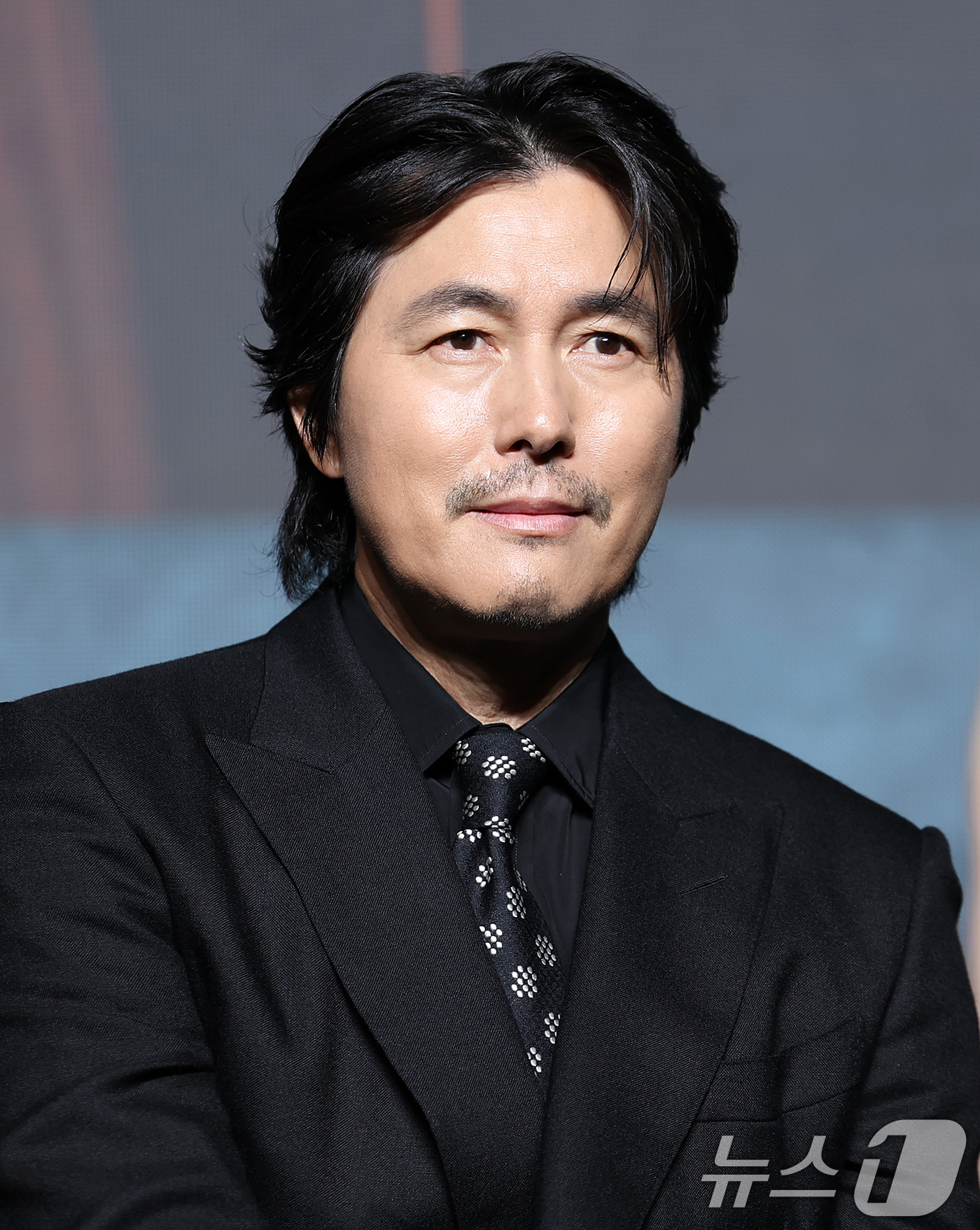 (서울=뉴스1) 김진환 기자 = 배우 정우성이 2일 서울 영등포구 콘래드서울호텔 그랜드볼룸에서 진행된 디즈니+ 오리지널 시리즈 '메이드 인 코리아2' 제작발표회에 참석해 취재진 질 …