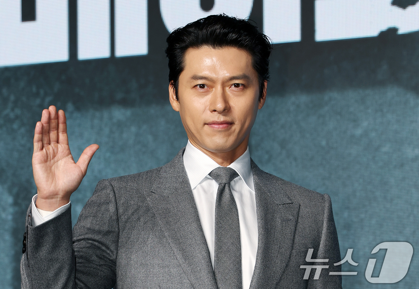 (서울=뉴스1) 김진환 기자 = 배우 현빈이 2일 서울 영등포구  콘래드서울호텔 그랜드볼룸에서 진행된 디즈니+ 오리지널 시리즈 '메이드 인 코리아2' 제작발표회에 참석해 포즈를 취 …