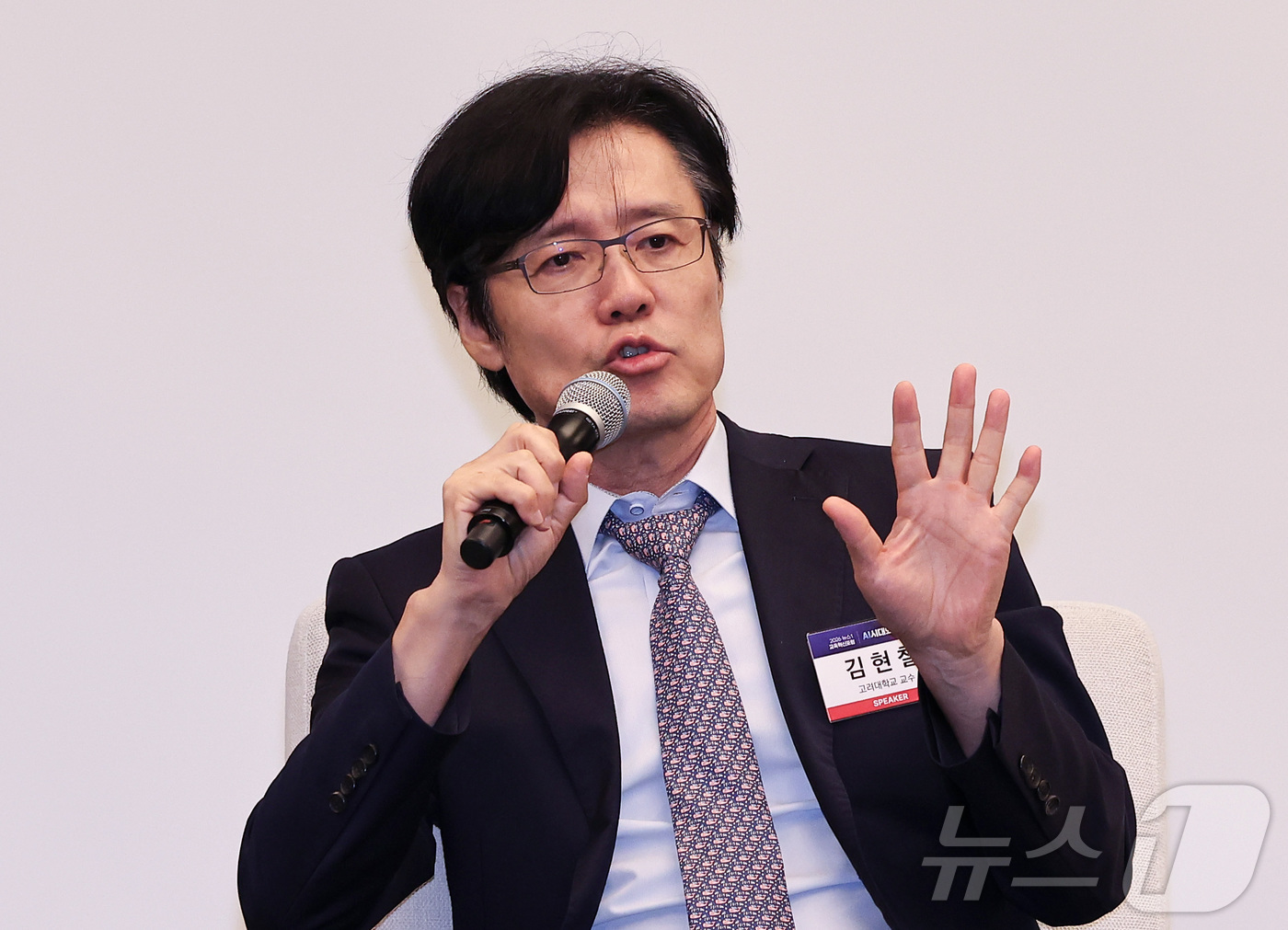 (서울=뉴스1) 김성진 기자 = 김현철 고려대학교 교수가 2일 서울 용산구 나인트리 프리미어 로카우스 호텔에서 'AI시대와 K-교육'이라는 주제로 열린 2026 뉴스1 교육혁신포럼 …