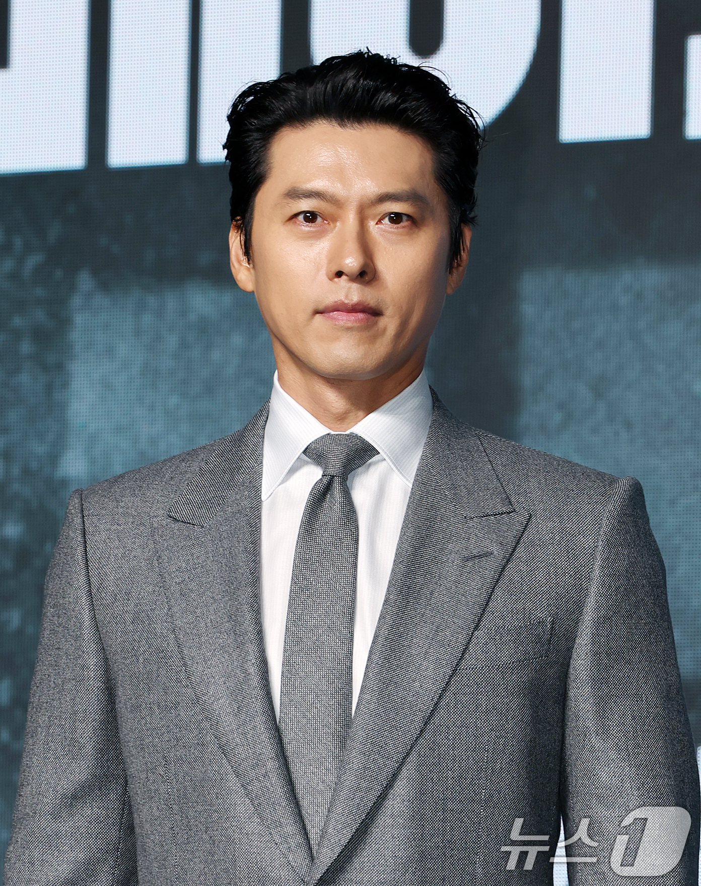(서울=뉴스1) 김진환 기자 = 배우 현빈이 2일 서울 영등포구  콘래드서울호텔 그랜드볼룸에서 진행된 디즈니+ 오리지널 시리즈 '메이드 인 코리아2' 제작발표회에 참석해 포즈를 취 …