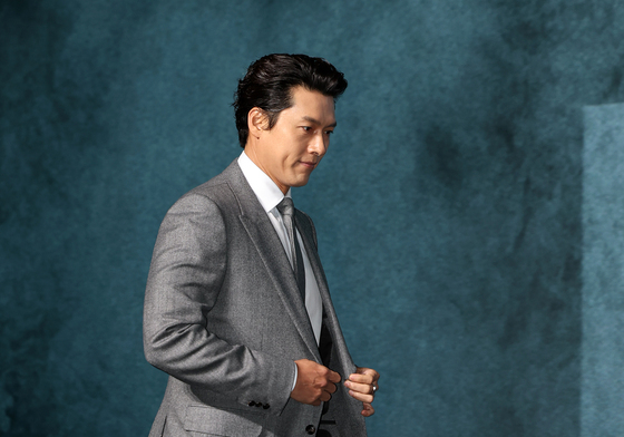 현빈, 걷는 모습도 멋짐 폭발