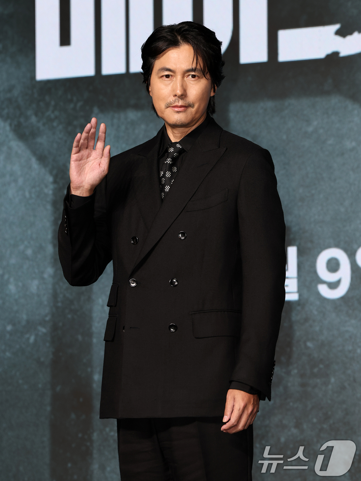 (서울=뉴스1) 김진환 기자 = 배우 정우성이 2일 서울 영등포구  콘래드서울호텔 그랜드볼룸에서 진행된 디즈니+ 오리지널 시리즈 '메이드 인 코리아2' 제작발표회에 참석해 포즈를 …