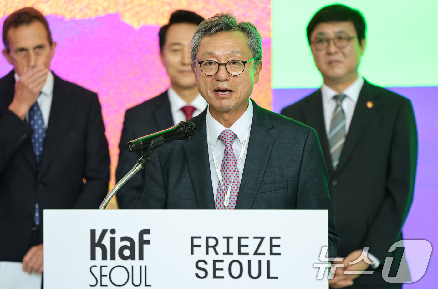 (서울=뉴스1) 김도우 기자 = 이성훈 화랑협회장이 2일 서울 강남구 코엑스에서 열린 Kiaf SEOUL 2026(키아프 서울)’​과 ‘FRIEZE SEOUL 2026(프리즈 서울 …