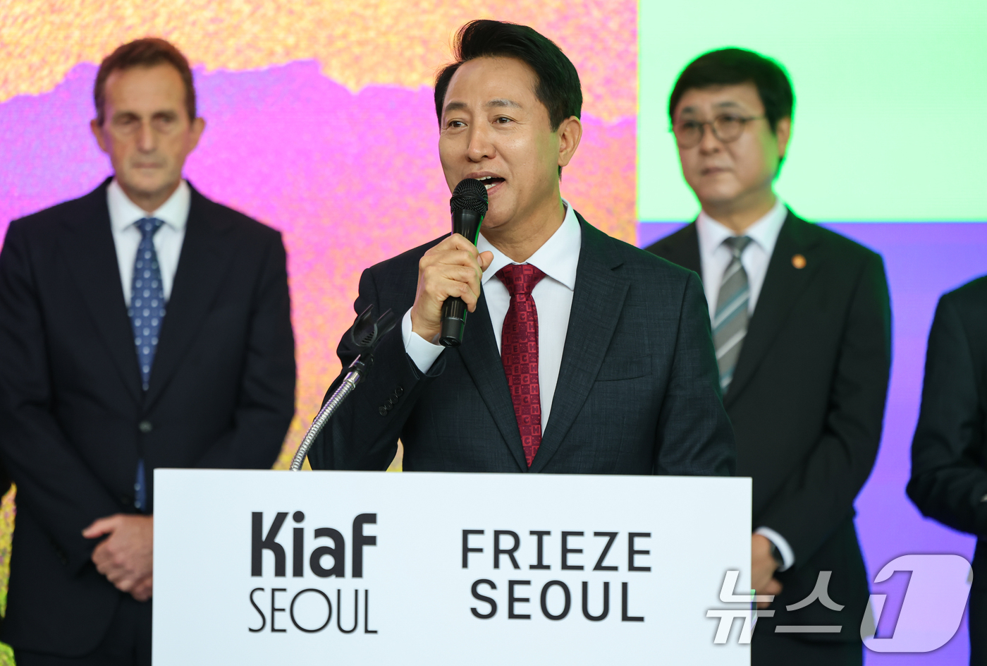 (서울=뉴스1) 김도우 기자 = 오세훈 서울시장이 2일 서울 강남구 코엑스에서 열린 'Kiaf SEOUL 2026(키아프 서울)’​과 ‘FRIEZE SEOUL 2026(프리즈 서울 …