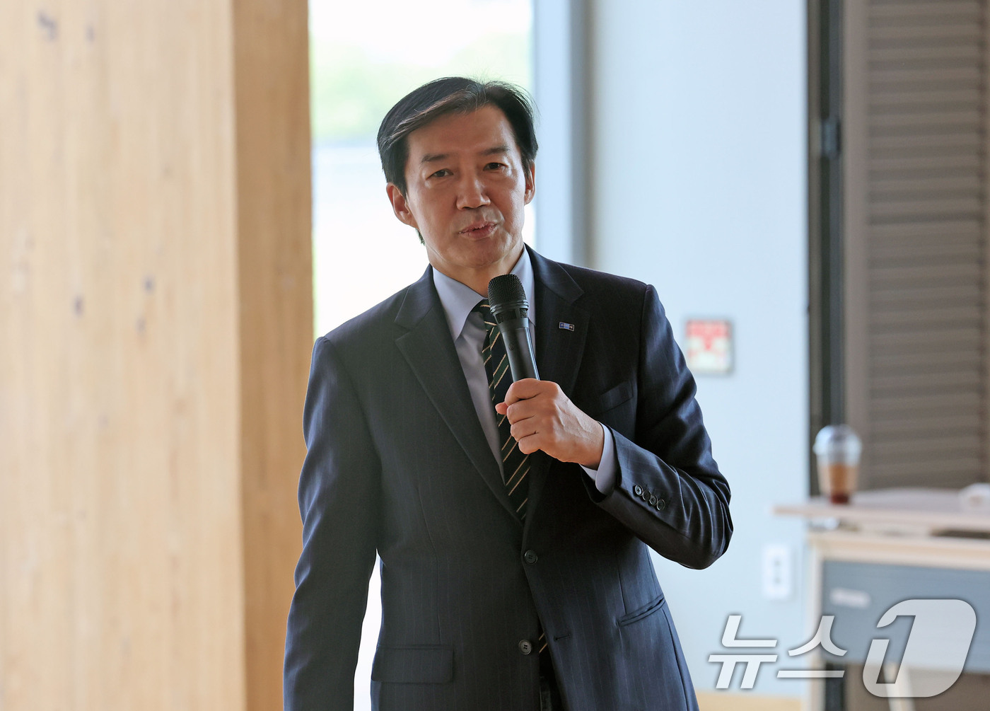 (신안=뉴스1) 박지현 기자 = 조국 혁신정책연구원장이 2일 오후 전남광주 신안군 압해읍 보훈회관에서 열린 '2026 신안군 명사 초청 특강'에서 '호남정치의 미래'를 주제로 강연 …