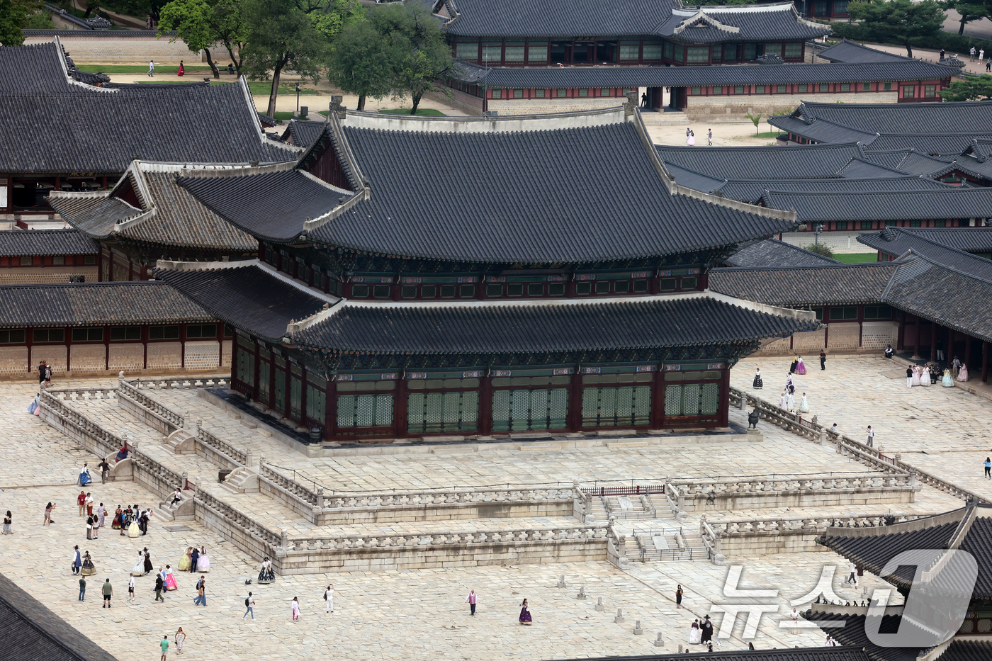 (서울=뉴스1) 이종덕 기자 = 2일 서울 종로구 경복궁 근정전에서 월대 출입이 제한되고 있다. 경복궁 하반기 야간 관람 기간 동안 근정전 월대 출입을 제한한다. 2026.9.2/ …