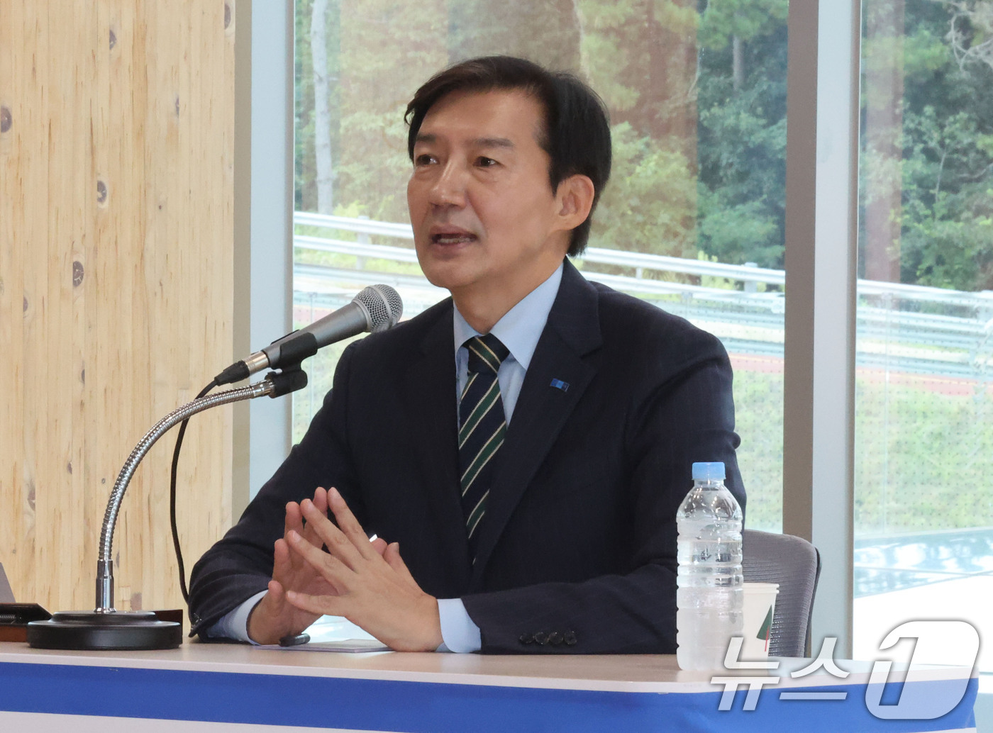 (신안=뉴스1) 박지현 기자 = 조국 혁신정책연구원장이 2일 오후 전남광주 신안군 압해읍 보훈회관에서 열린 '2026 신안군 명사 초청 특강'에서 '호남정치의 미래'를 주제로 강연 …