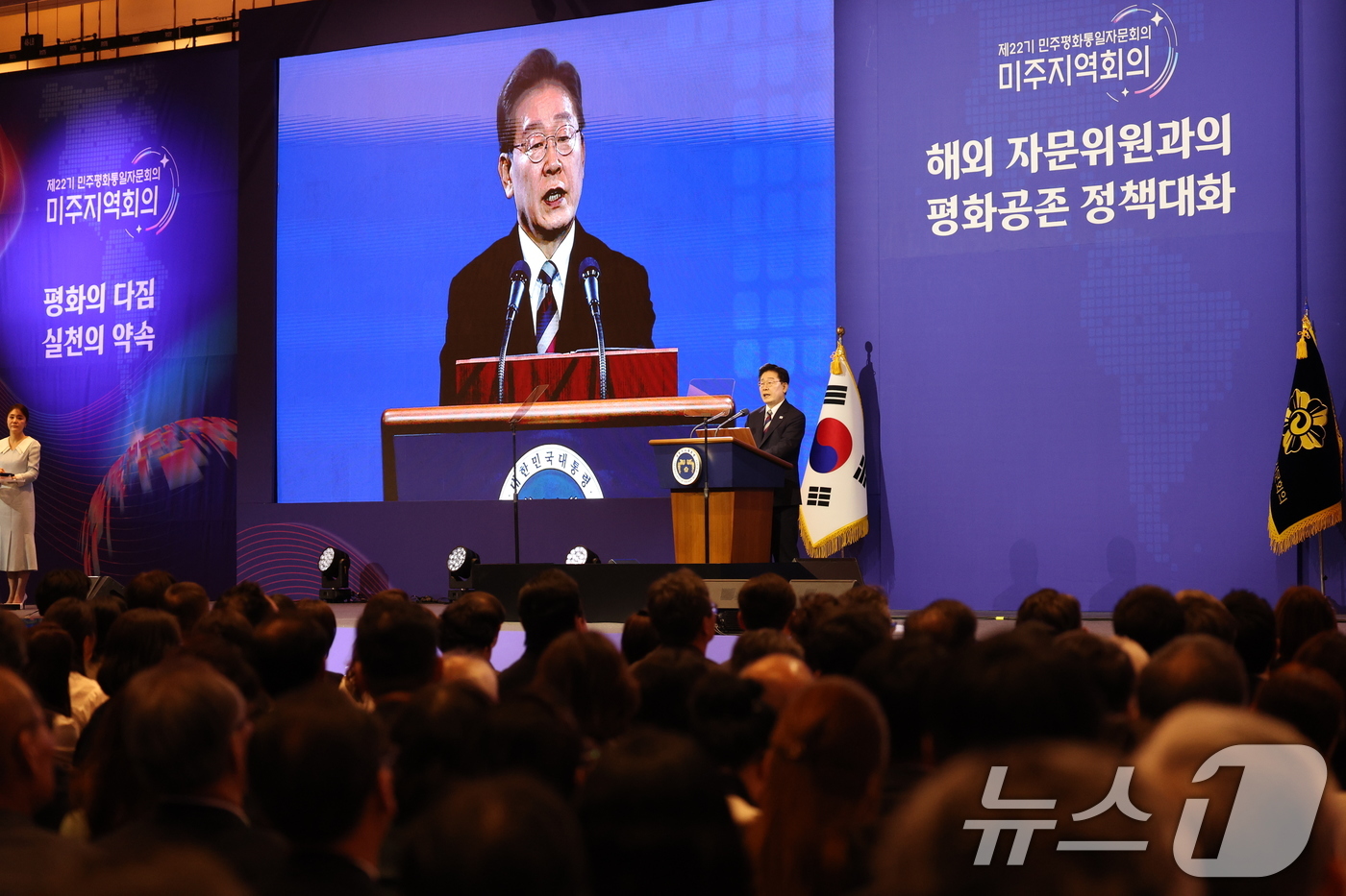 (인천=뉴스1) 이재명 기자 = 이재명 대통령이 2일 인천 중구 인스파이어 리조트에서 열린 제22기 민주평통 미주지역회의 평화공존 정책 대화에서 발언하고 있다. 2026.9.2/뉴 …