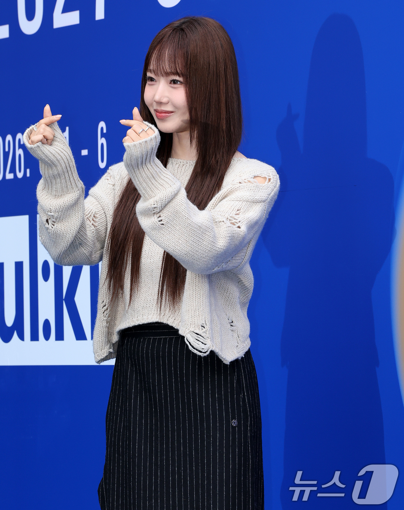 (서울=뉴스1) 김진환 기자 = 위키미키 최유정이 2일 서울 중구 동대문디자인플라자(DDP)에서 열린 2027 S/S서울패션위크 얼킨(ul:kin) 컬렉션에 참석해 포즈를 취하고 …