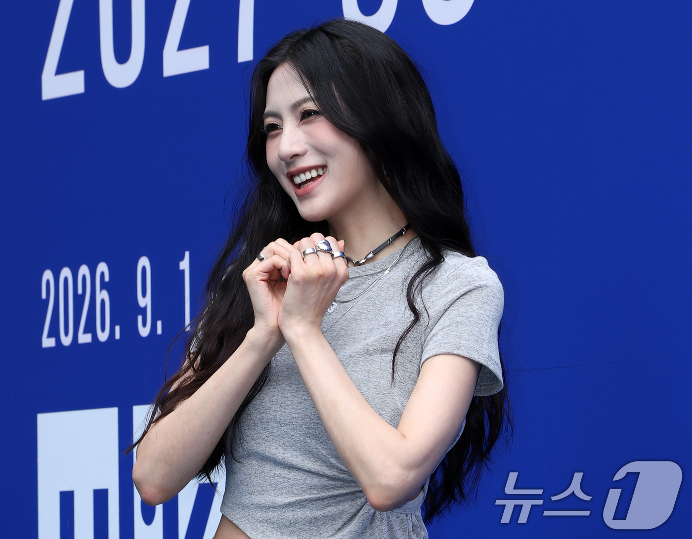 (서울=뉴스1) 김진환 기자 = 에이핑크 오하영이 2일 서울 중구 동대문디자인플라자(DDP)에서 열린 2027 S/S서울패션위크 얼킨(ul:kin) 컬렉션에 참석해 포즈를 취하고 …