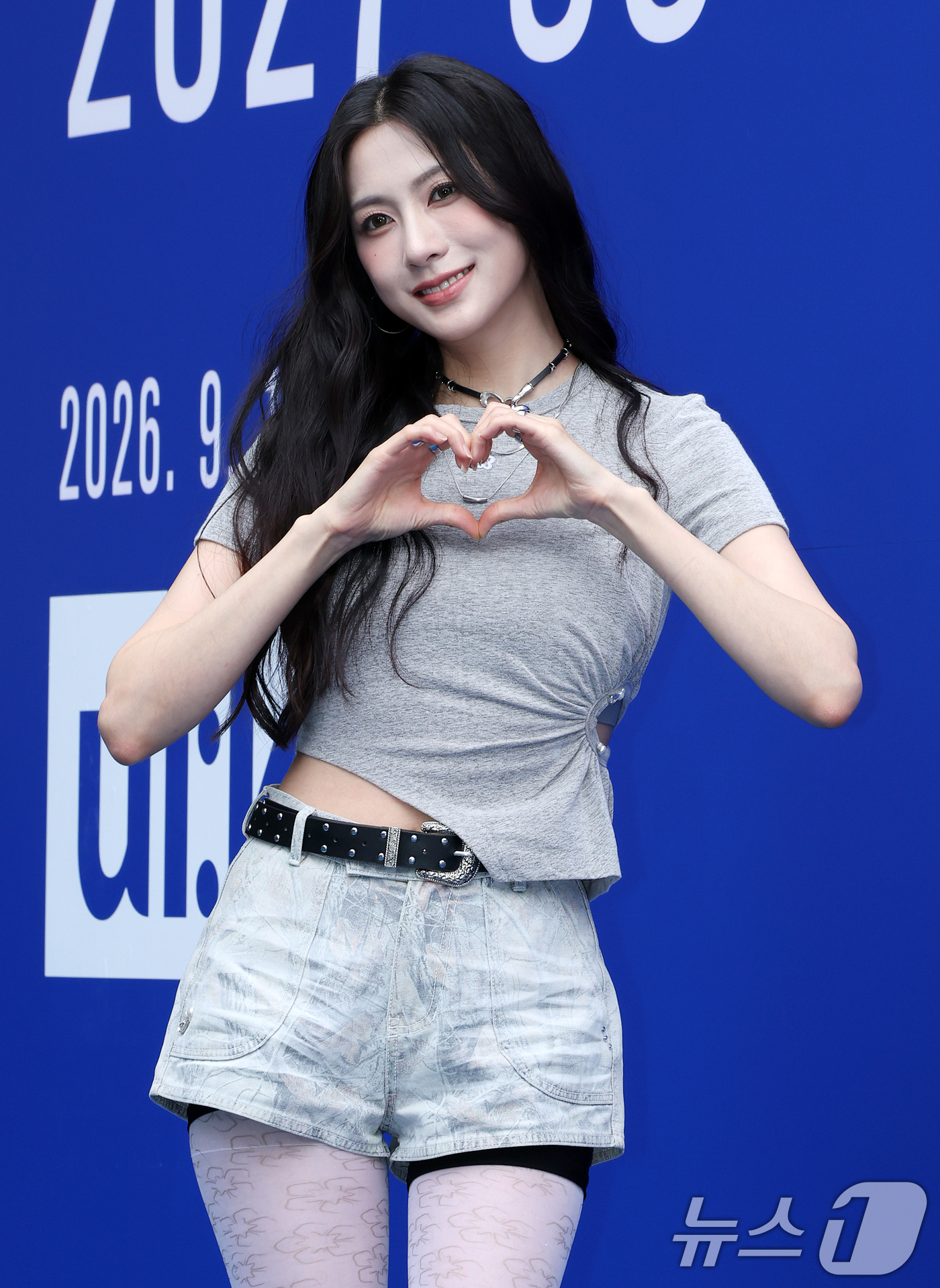 (서울=뉴스1) 김진환 기자 = 에이핑크 오하영이 2일 서울 중구 동대문디자인플라자(DDP)에서 열린 2027 S/S서울패션위크 얼킨(ul:kin) 컬렉션에 참석해 포즈를 취하고 …