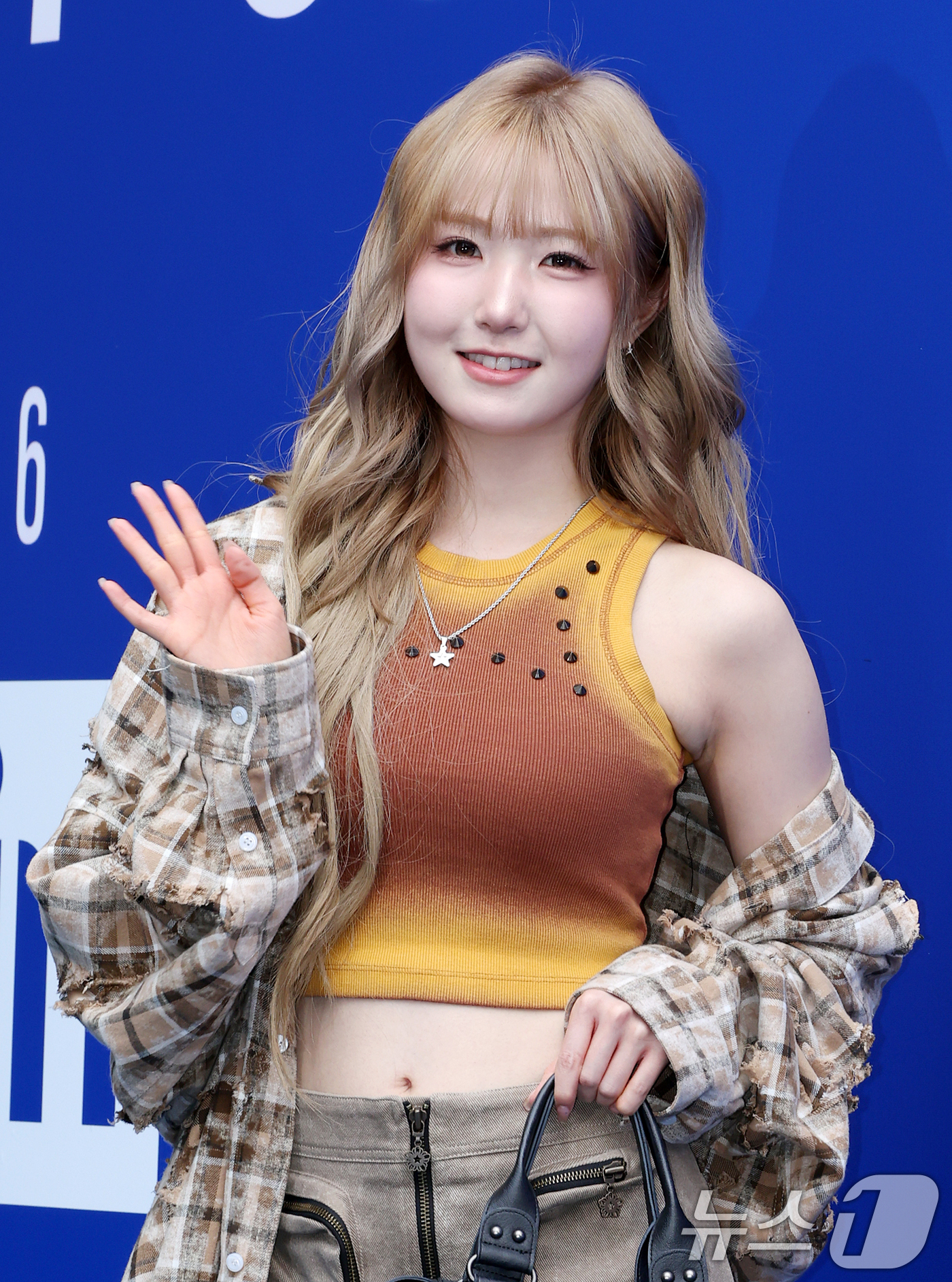 (서울=뉴스1) 김진환 기자 = 세이마이네임 히토미가 2일 서울 중구 동대문디자인플라자(DDP)에서 열린 2027 S/S서울패션위크 얼킨(ul:kin) 컬렉션에 참석해 포즈를 취하 …