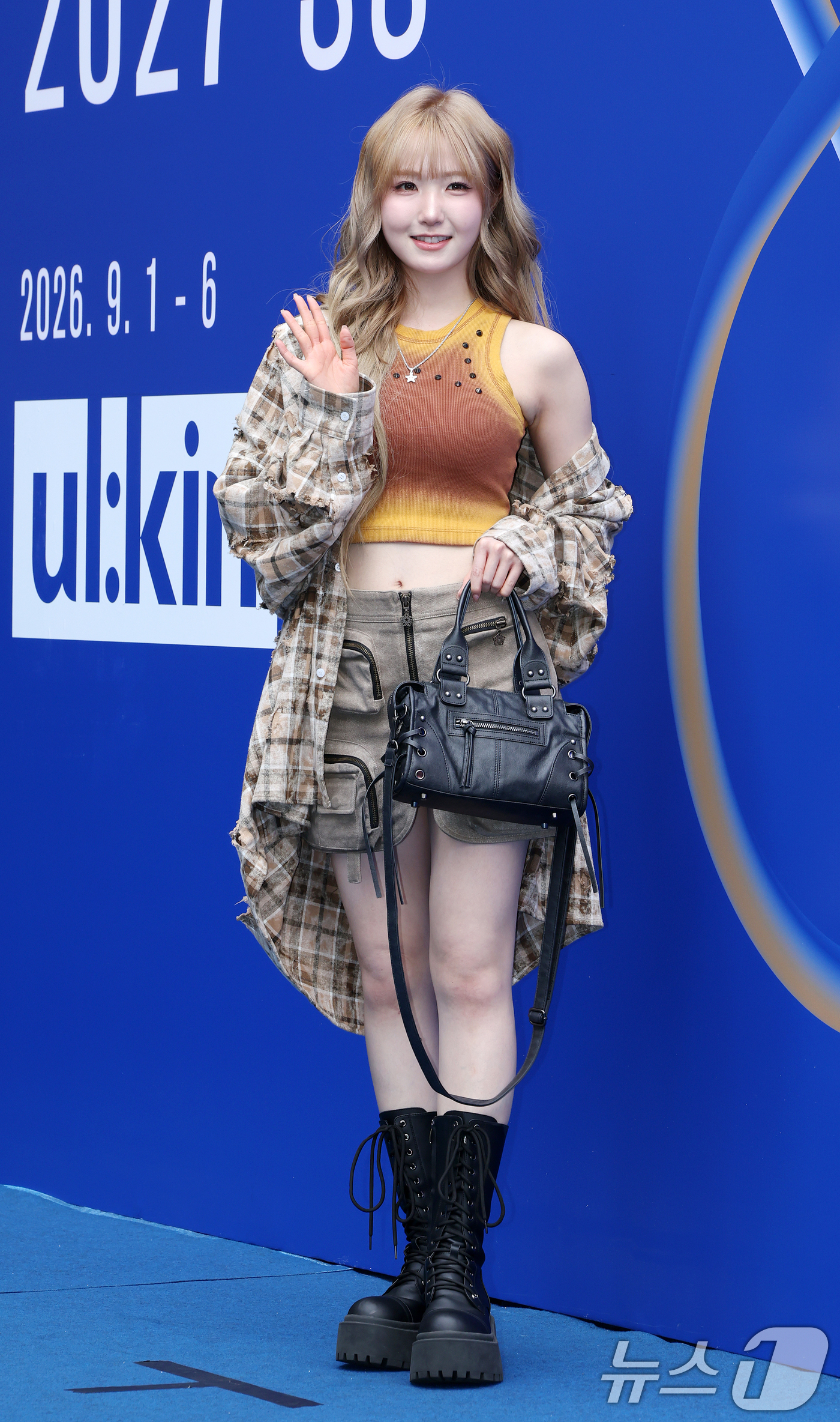 (서울=뉴스1) 김진환 기자 = 세이마이네임 히토미가 2일 서울 중구 동대문디자인플라자(DDP)에서 열린 2027 S/S서울패션위크 얼킨(ul:kin) 컬렉션에 참석해 포즈를 취하 …