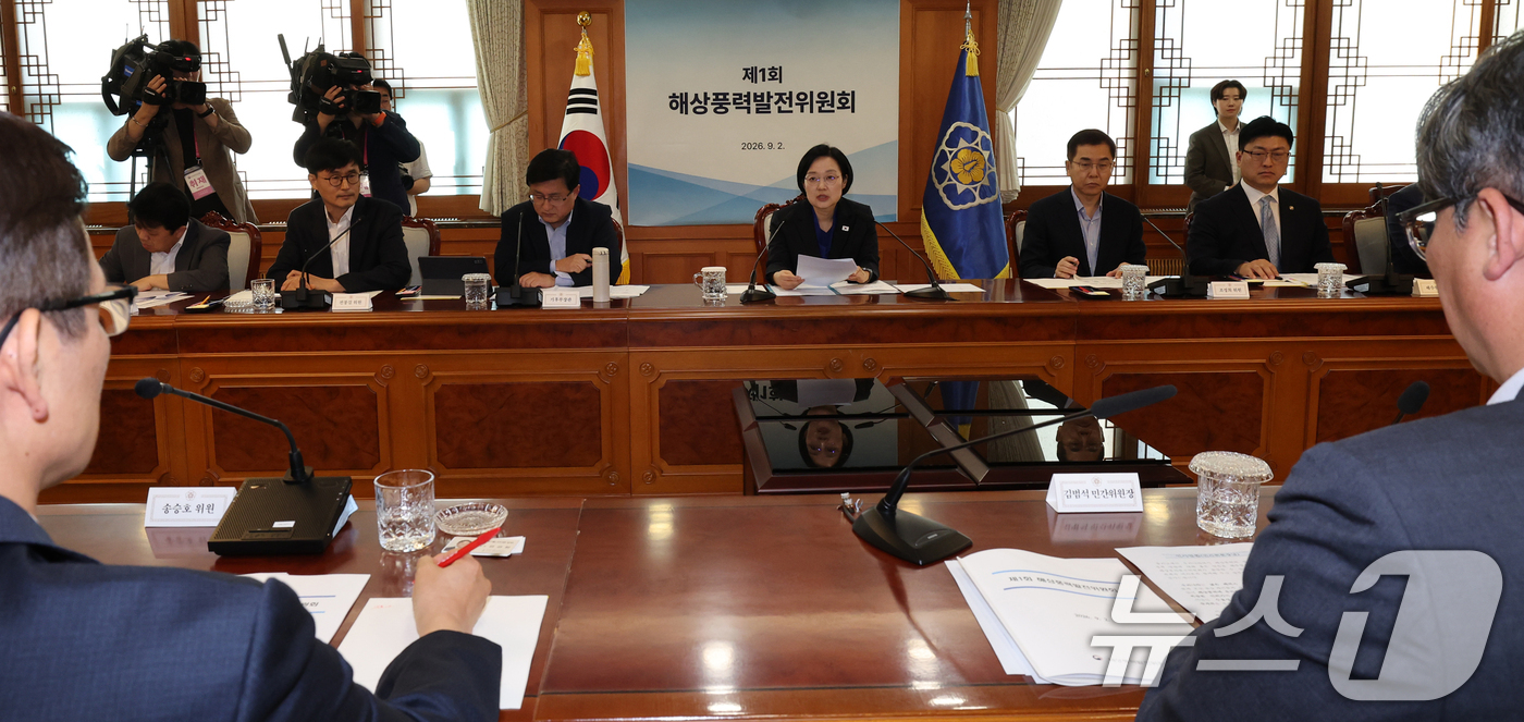 (서울=뉴스1) 이종덕 기자 = 한성숙 국무총리가 2일 서울 종로구 정부서울청사에서 열린 해상풍력발전위원회 회의에서  모두발언 하고 있다. 2026.9.2/뉴스1