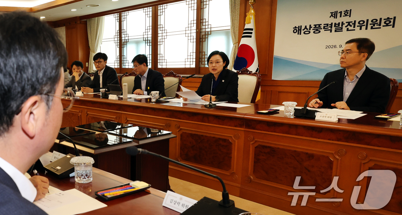 (서울=뉴스1) 이종덕 기자 = 한성숙 국무총리가 2일 서울 종로구 정부서울청사에서 열린 해상풍력발전위원회 회의에서  모두발언 하고 있다. 2026.9.2/뉴스1