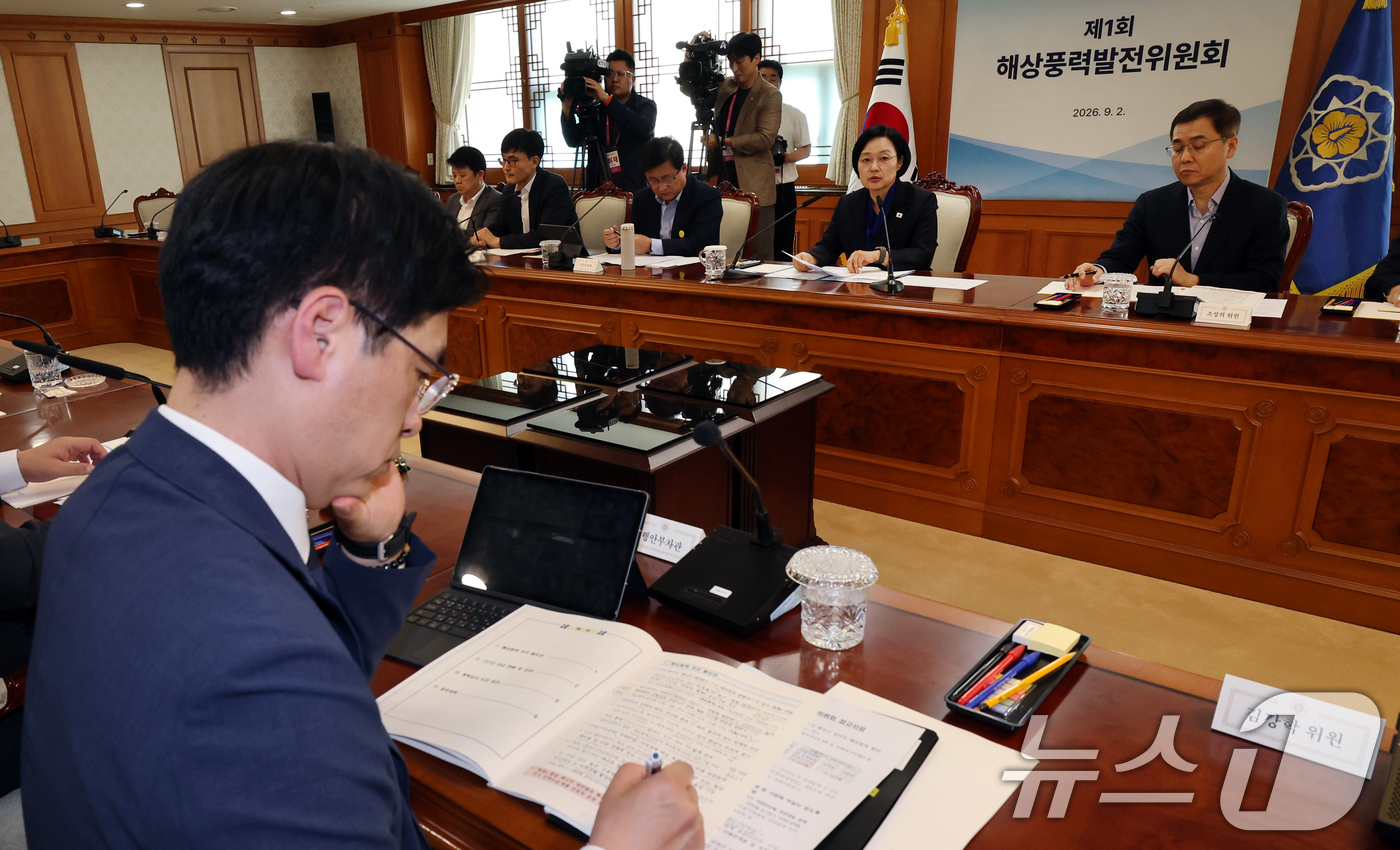 (서울=뉴스1) 이종덕 기자 = 한성숙 국무총리가 2일 서울 종로구 정부서울청사에서 열린 해상풍력발전위원회 회의에서  모두발언 하고 있다. 2026.9.2/뉴스1