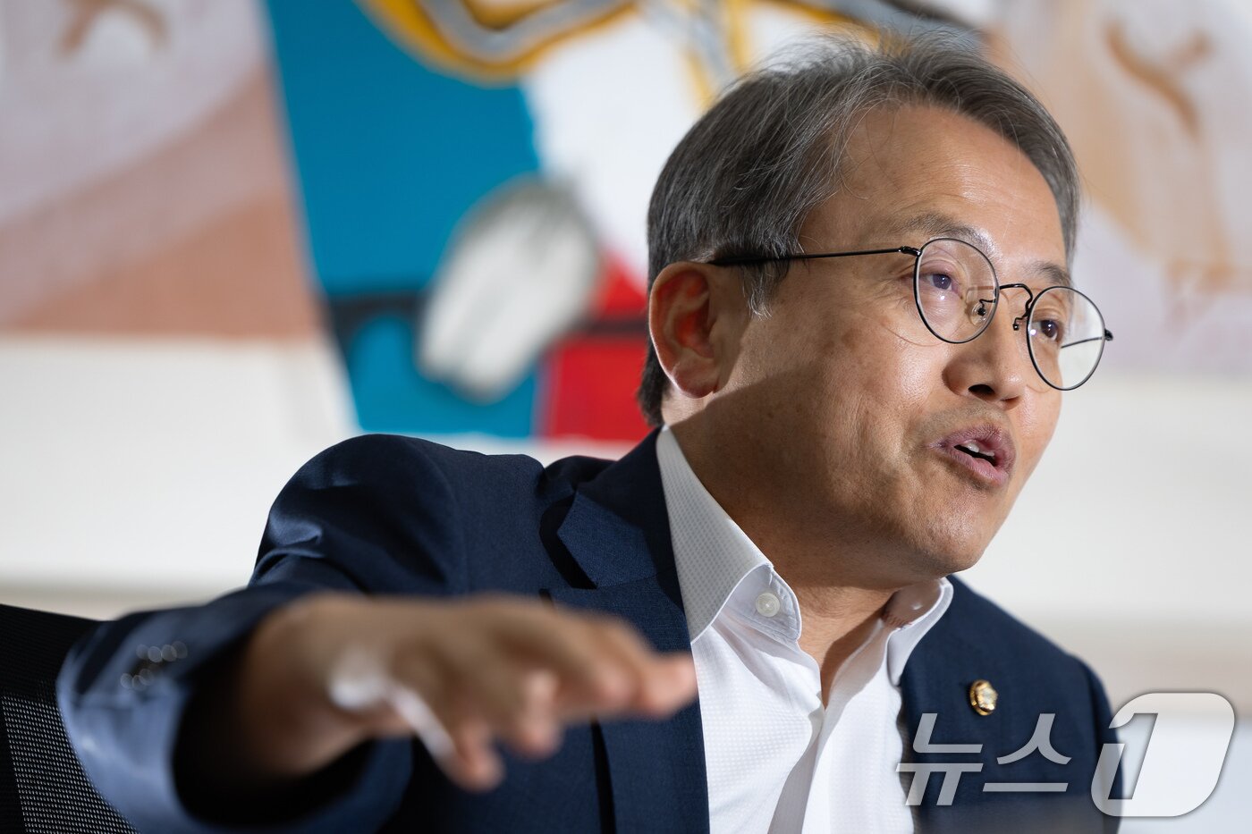 본문 이미지 - 송기헌 국회 과학기술정보방송통신위원장이 2일 서울 여의도 국회에서 뉴스1과 인터뷰하고 있다. ⓒ 뉴스1 유승관 기자
